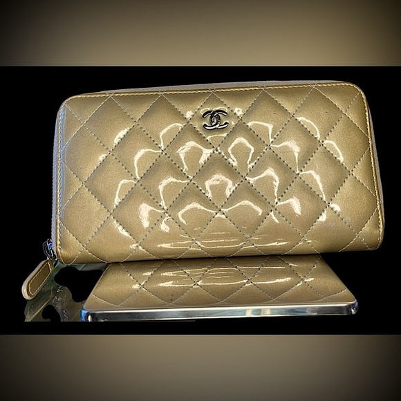 ♥️ Chanel Wallet Matelassé Gold Quilted Diamond Stitch Patent Leather Zip Around - Picture 1 of 9
